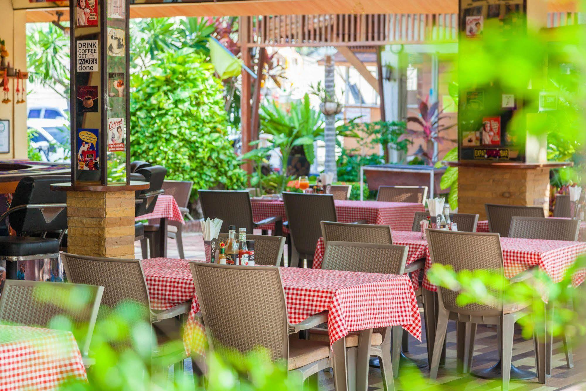 The Expat Hotel Patong Luaran gambar