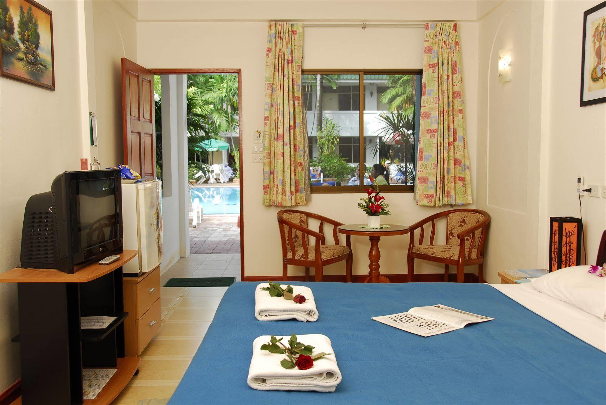 The Expat Hotel Patong Luaran gambar