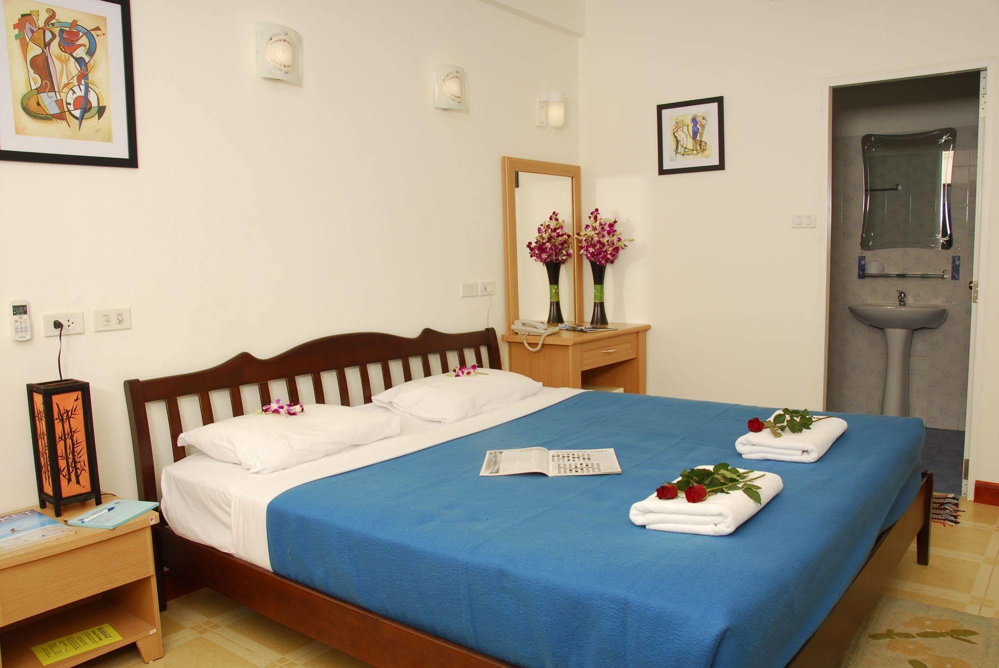 The Expat Hotel Patong Luaran gambar